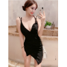 V-neck fit hip dress